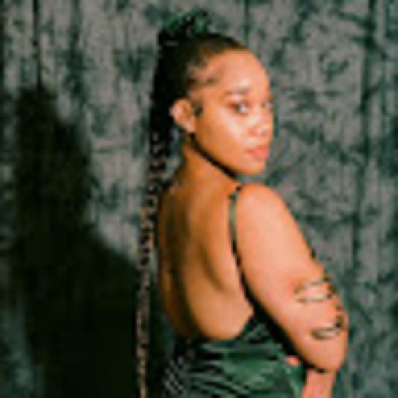 Meet your Posher, Alexis - Picture 1 of 1